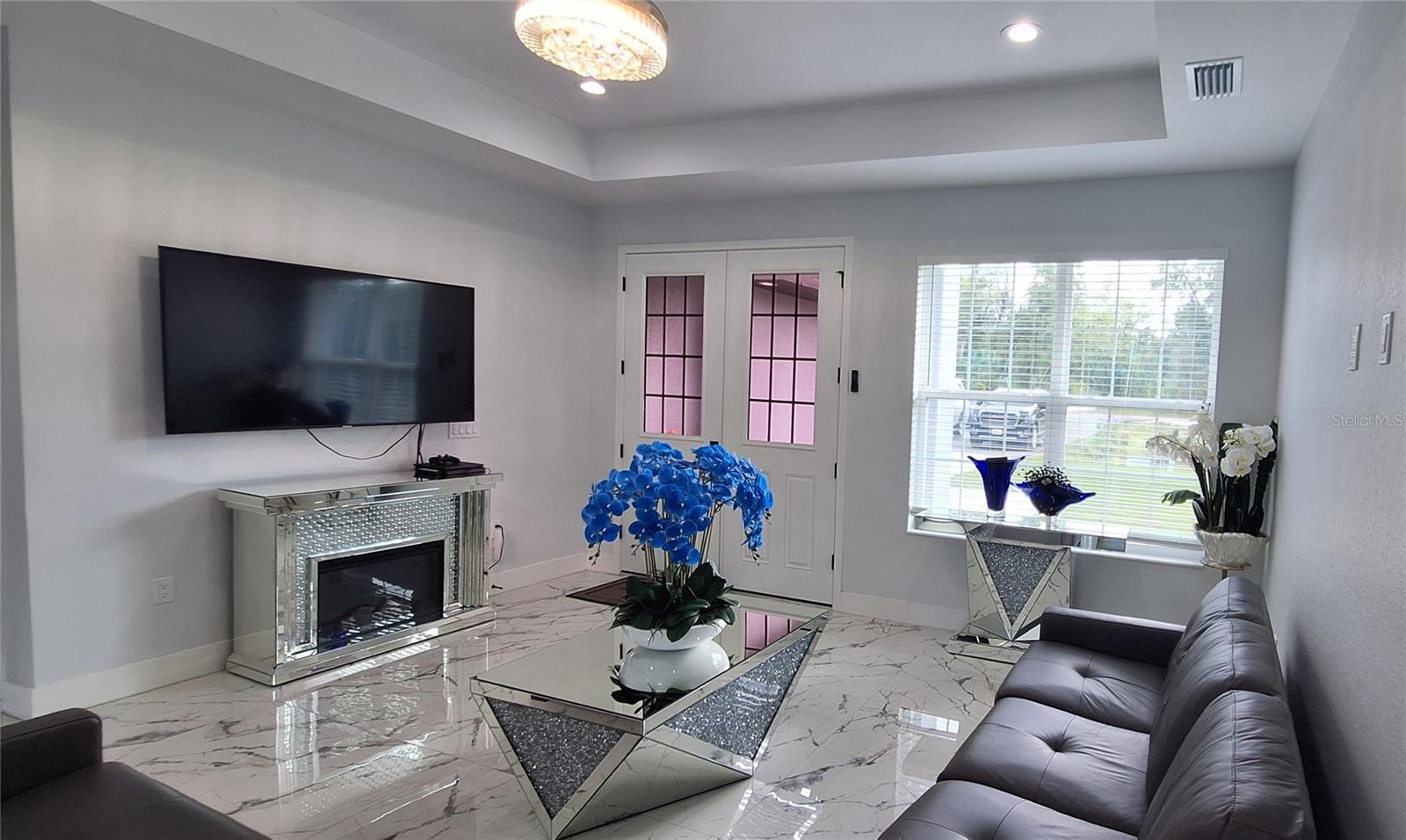 Image 5 of 33 For 7242 Elaine Drive