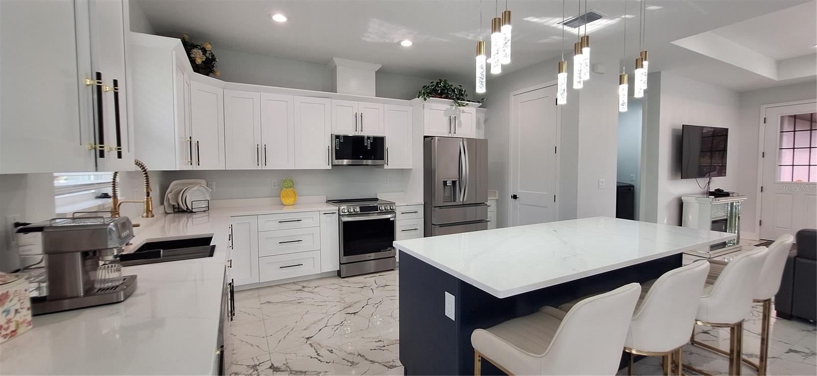 Image 9 of 33 For 7242 Elaine Drive