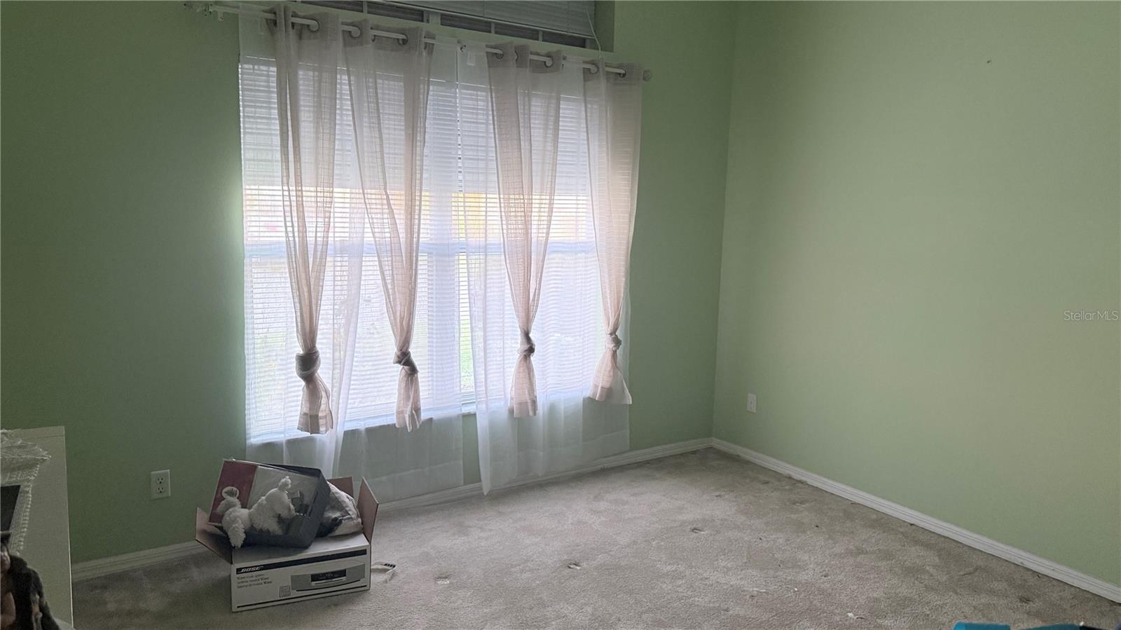 Image 17 of 93 For 649 Masterpiece Drive 156