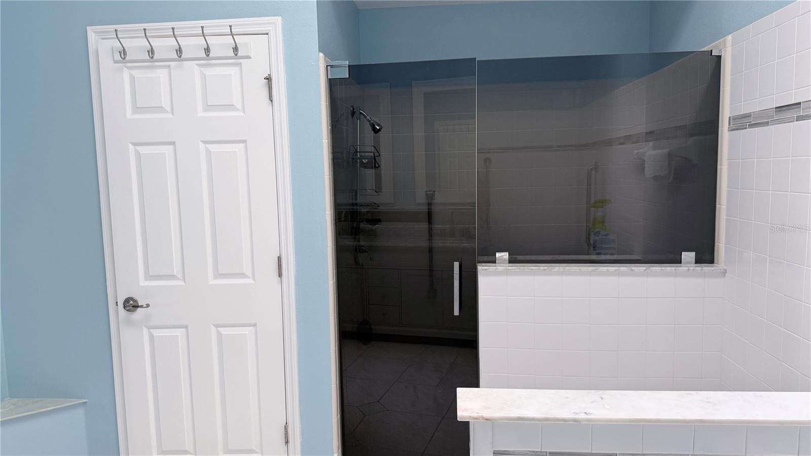 Image 33 of 93 For 649 Masterpiece Drive 156