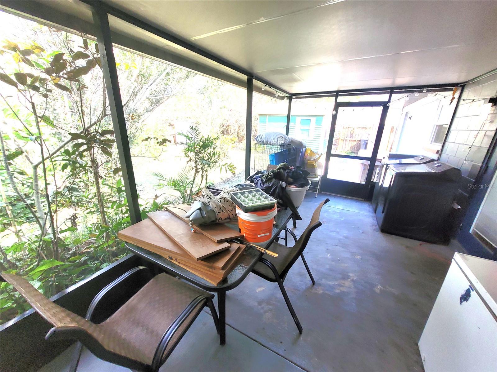 Listing photo id 14 for 5203 Presidential Street