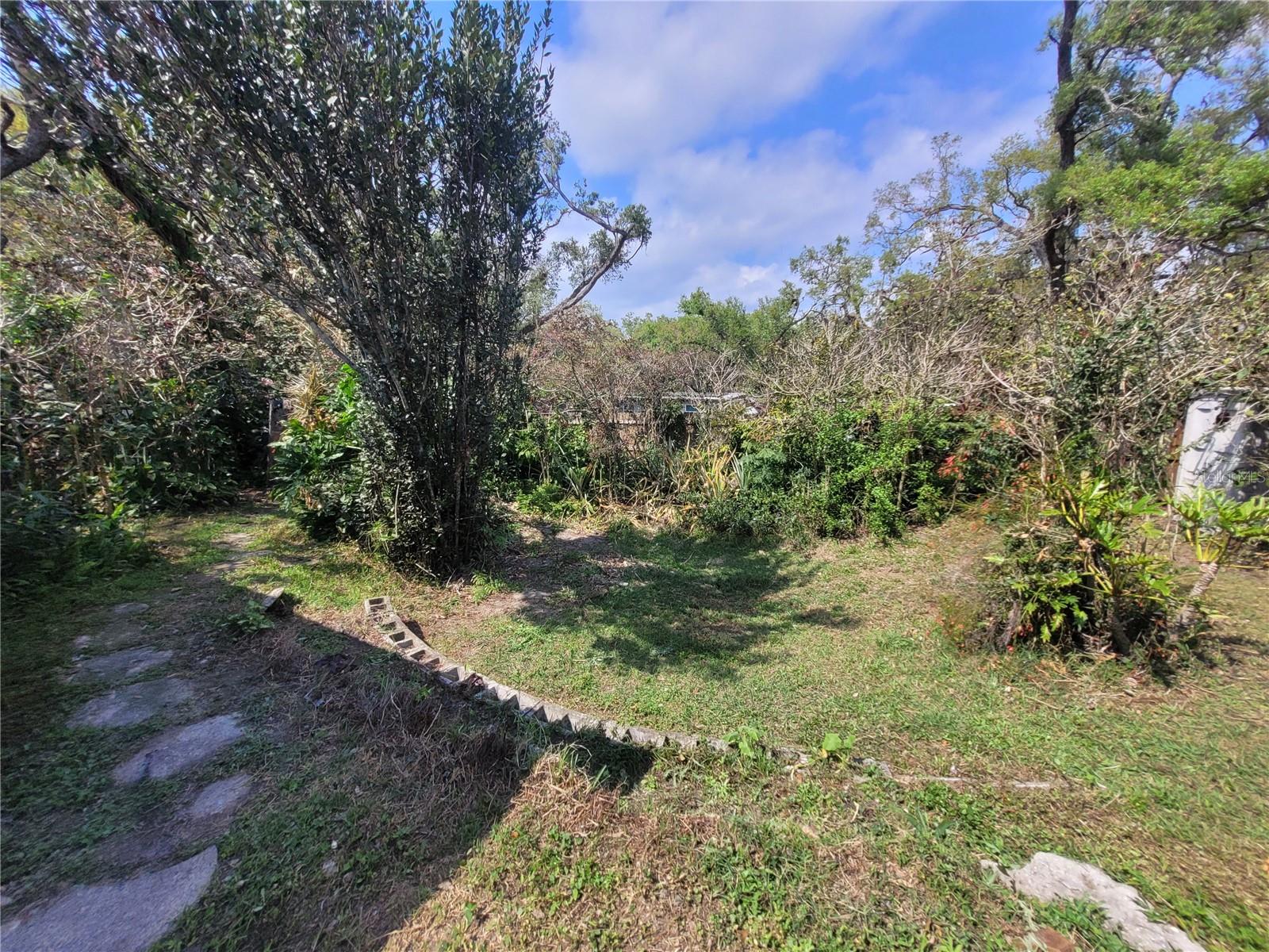 Listing photo id 17 for 5203 Presidential Street