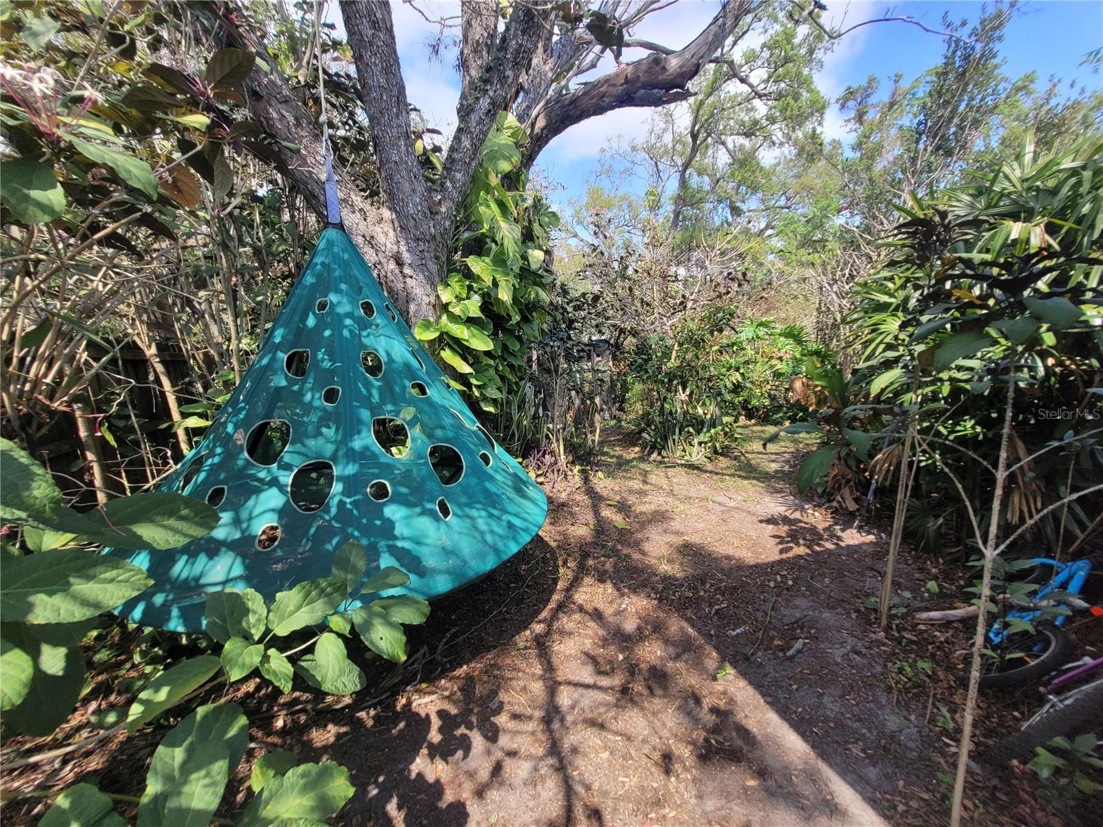 Listing photo id 18 for 5203 Presidential Street