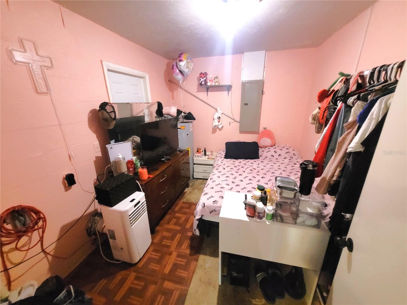 Listing photo id 19 for 5203 Presidential Street