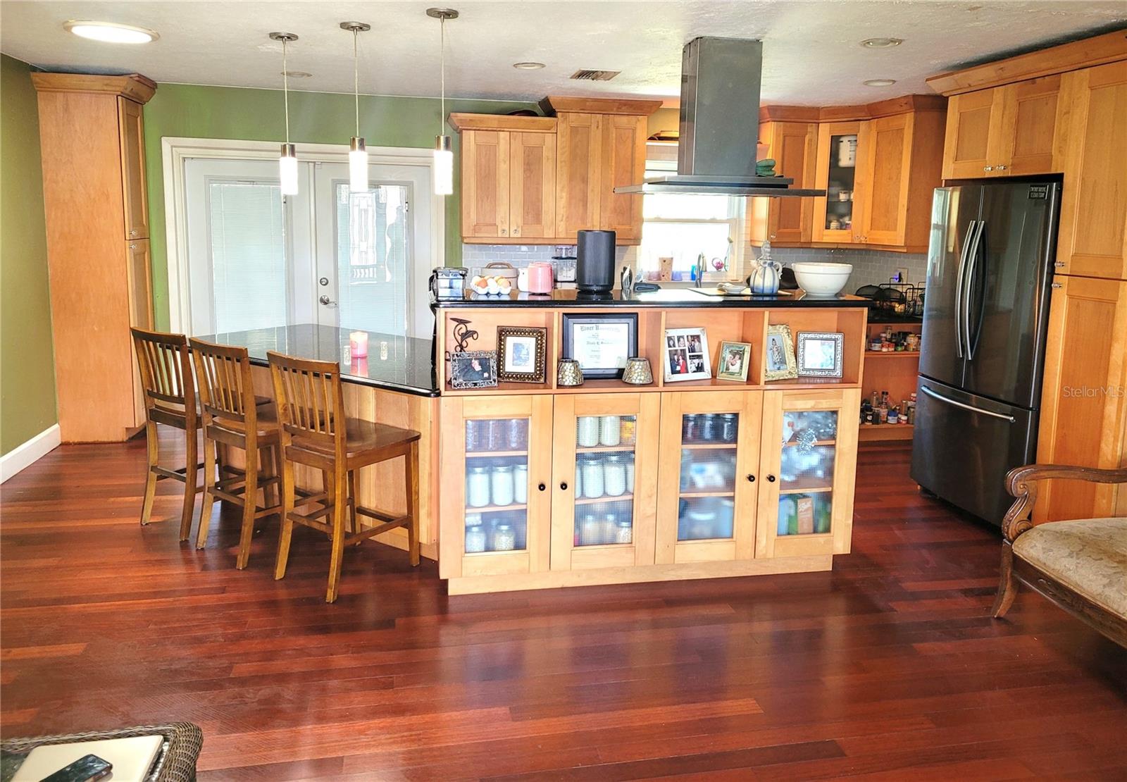 Listing photo id 3 for 5203 Presidential Street