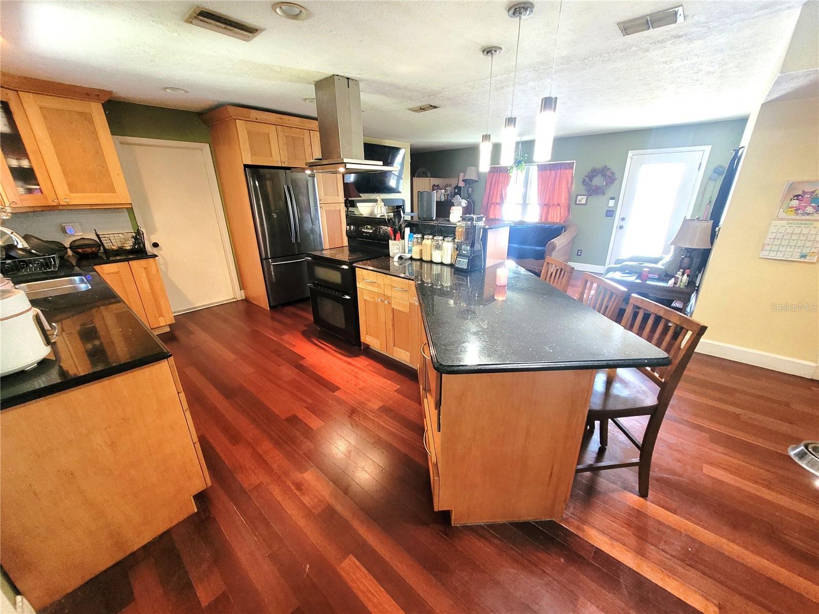 Listing photo id 5 for 5203 Presidential Street