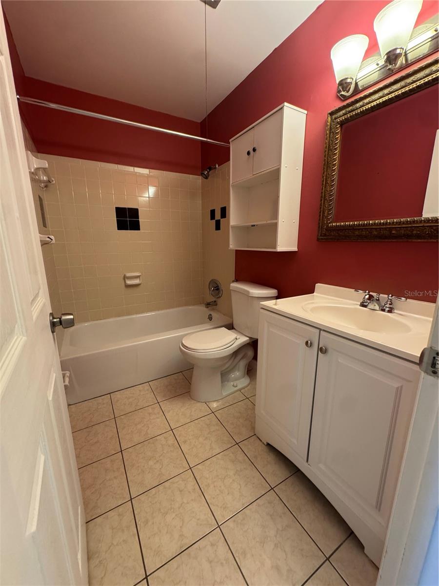 Listing photo id 11 for 350 79th Avenue N 330