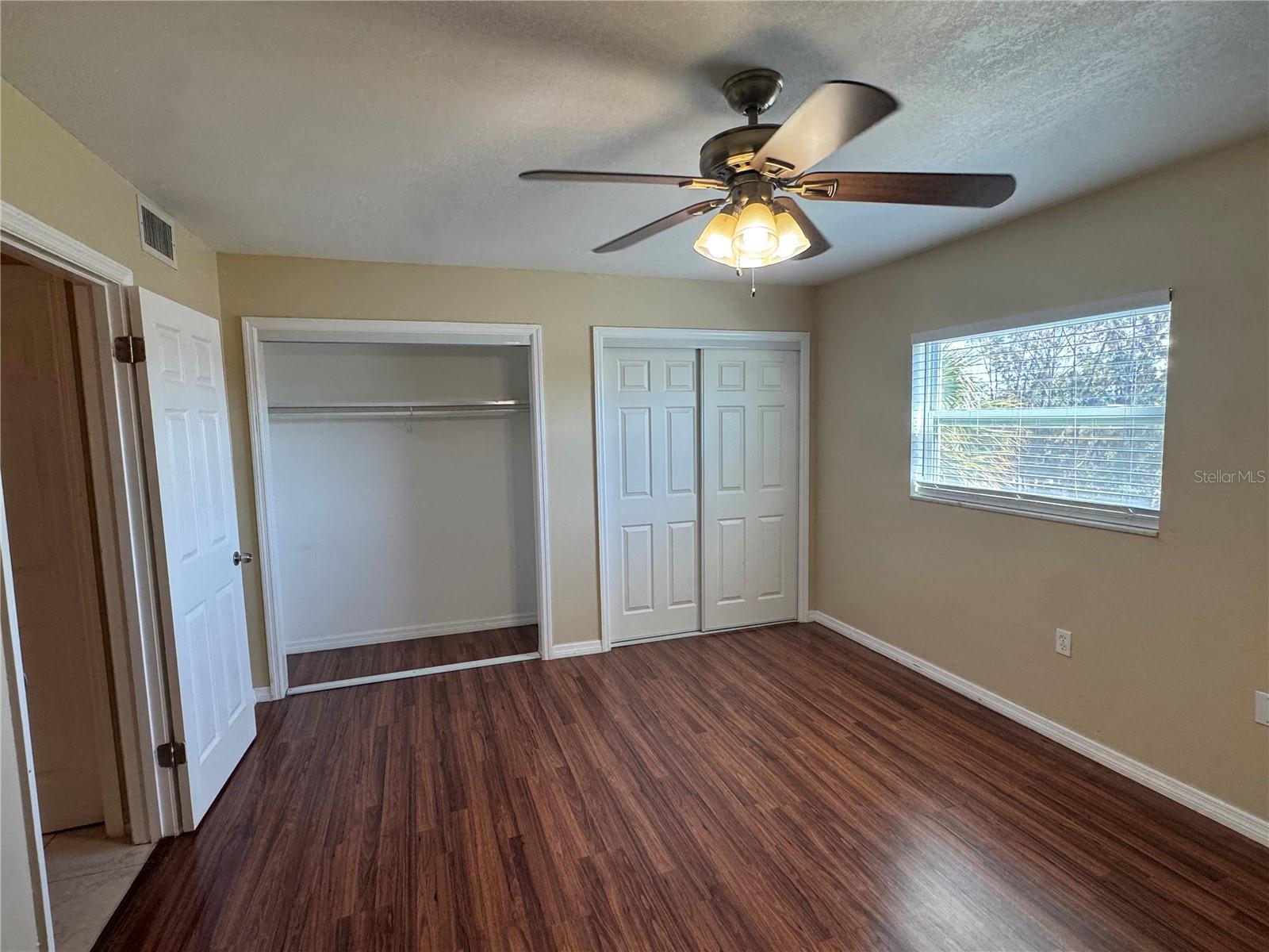 Listing photo id 12 for 350 79th Avenue N 330