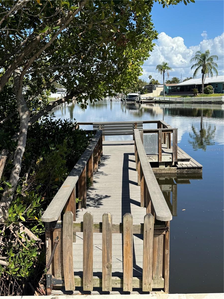 Listing photo id 19 for 350 79th Avenue N 330