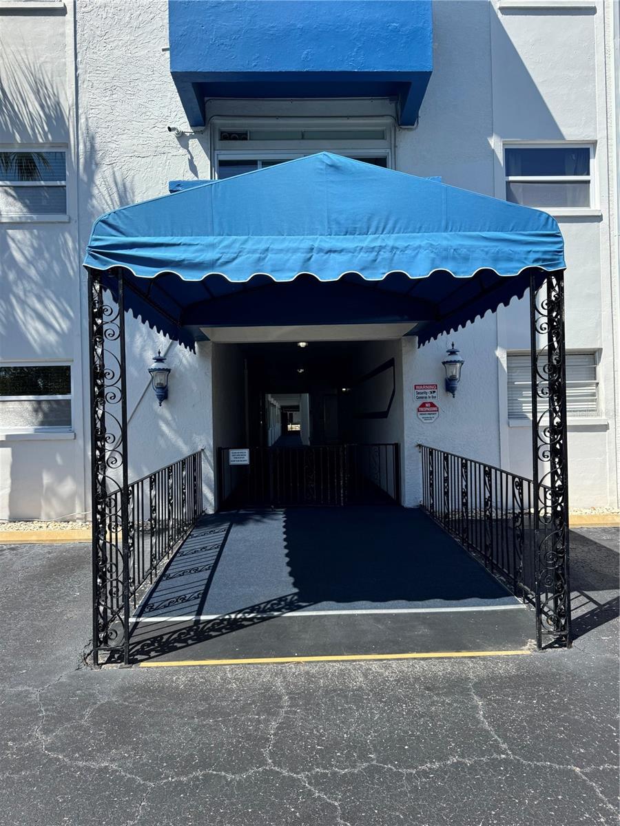 Listing photo id 20 for 350 79th Avenue N 330