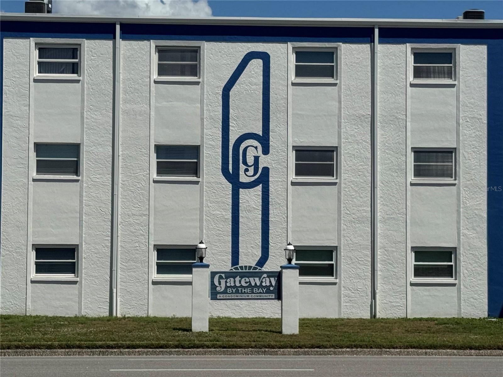 Listing photo id 1 for 350 79th Avenue N 330