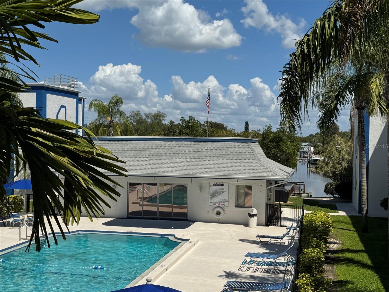 Listing photo id 2 for 350 79th Avenue N 330