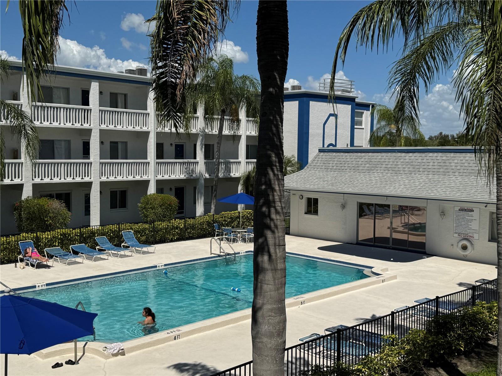 Listing photo id 3 for 350 79th Avenue N 330