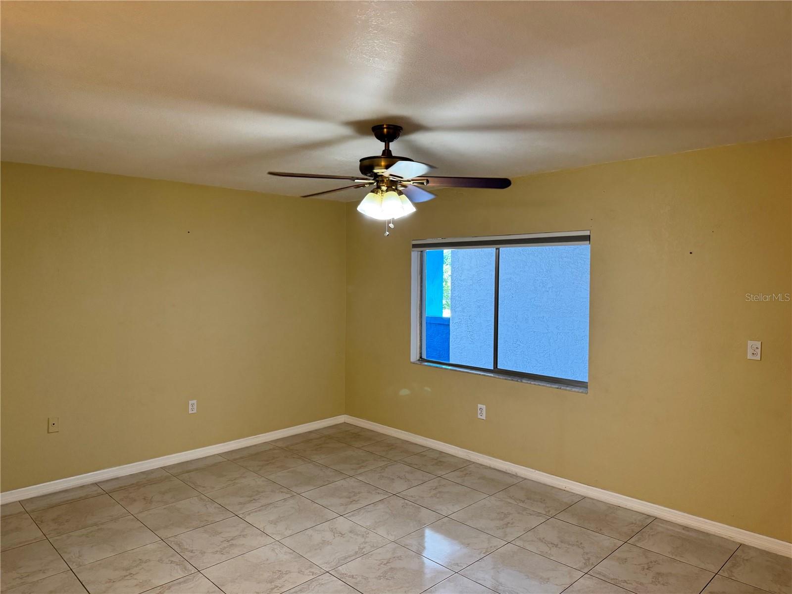 Listing photo id 4 for 350 79th Avenue N 330