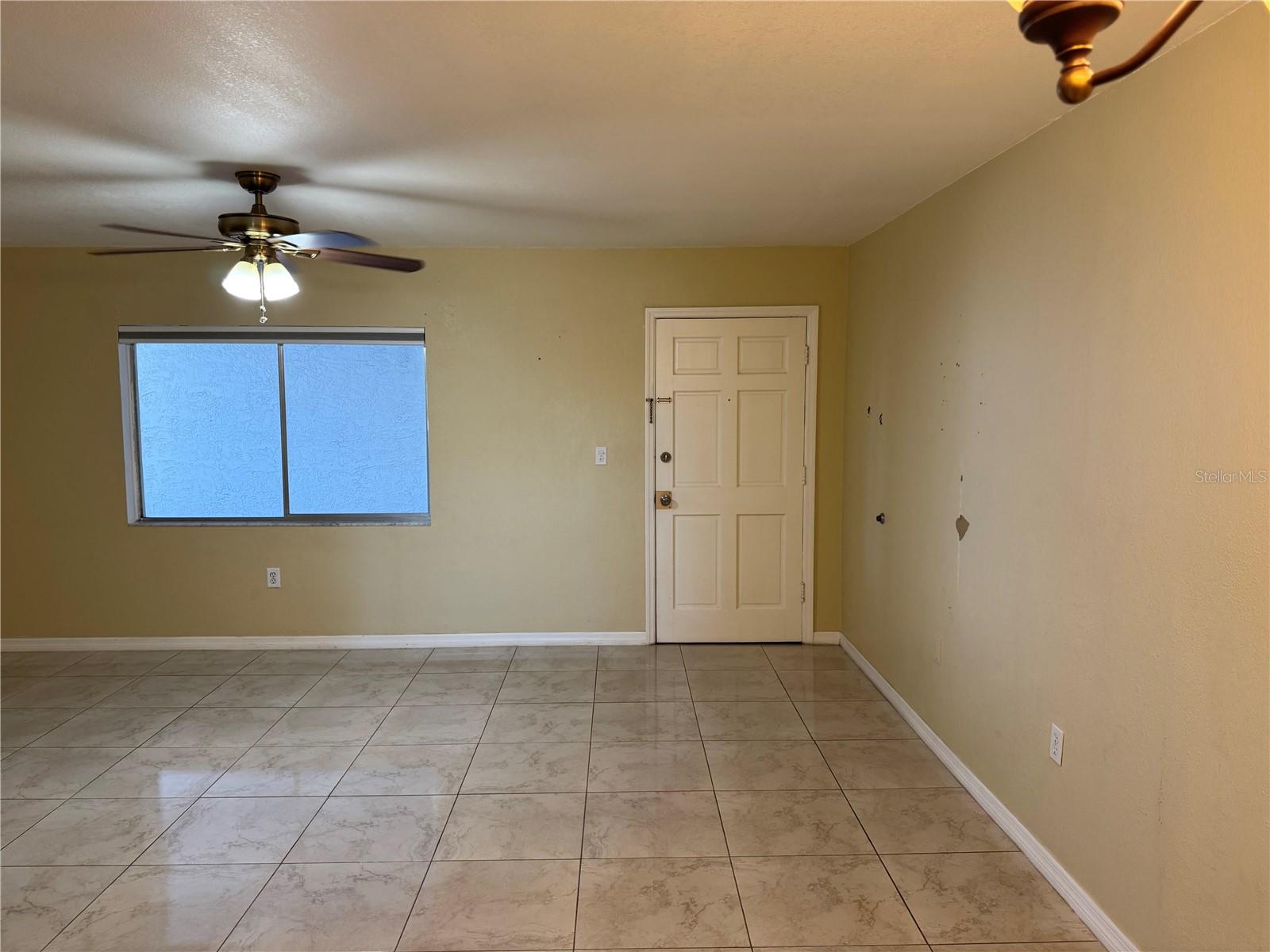 Listing photo id 5 for 350 79th Avenue N 330