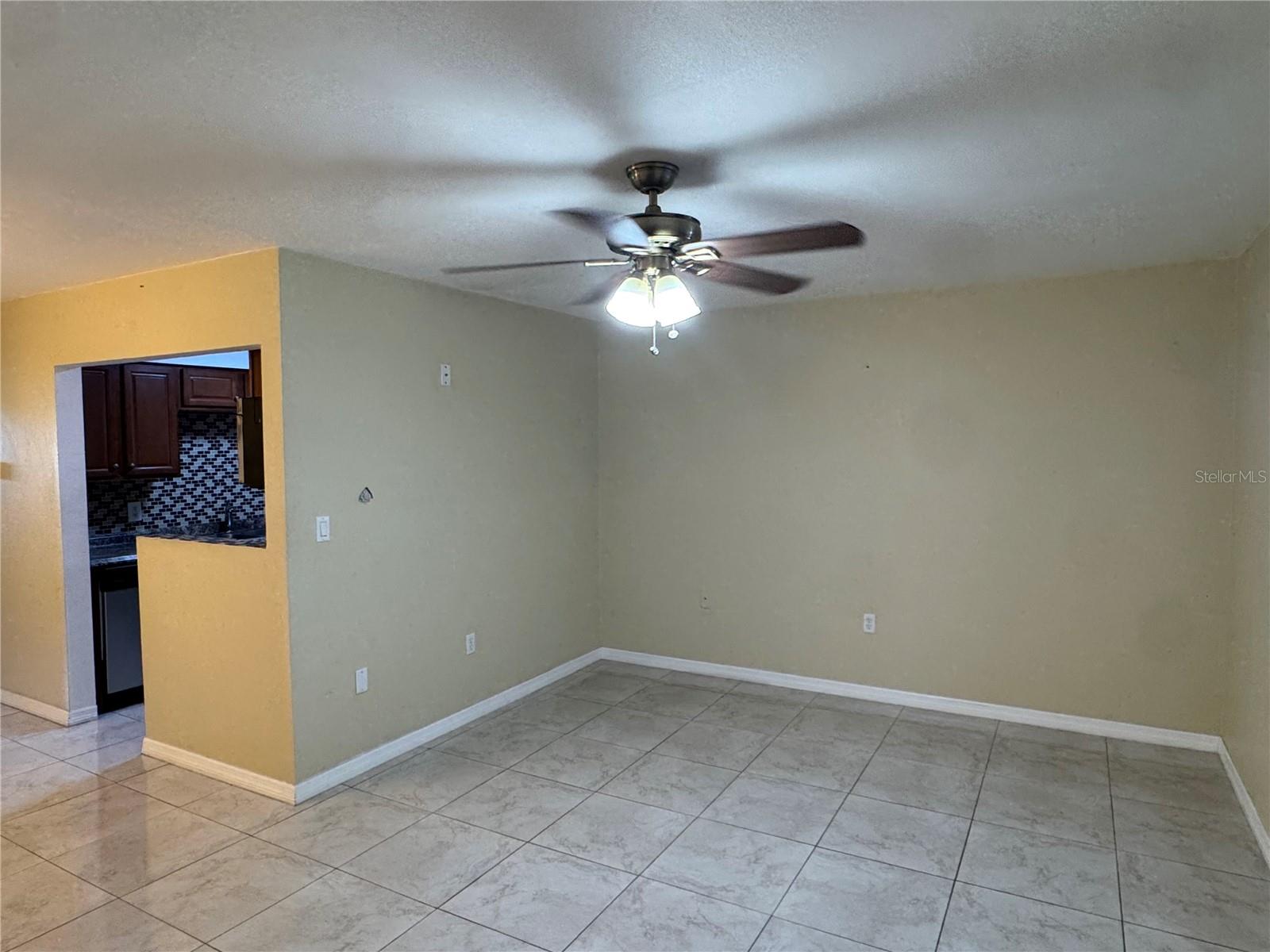 Listing photo id 6 for 350 79th Avenue N 330