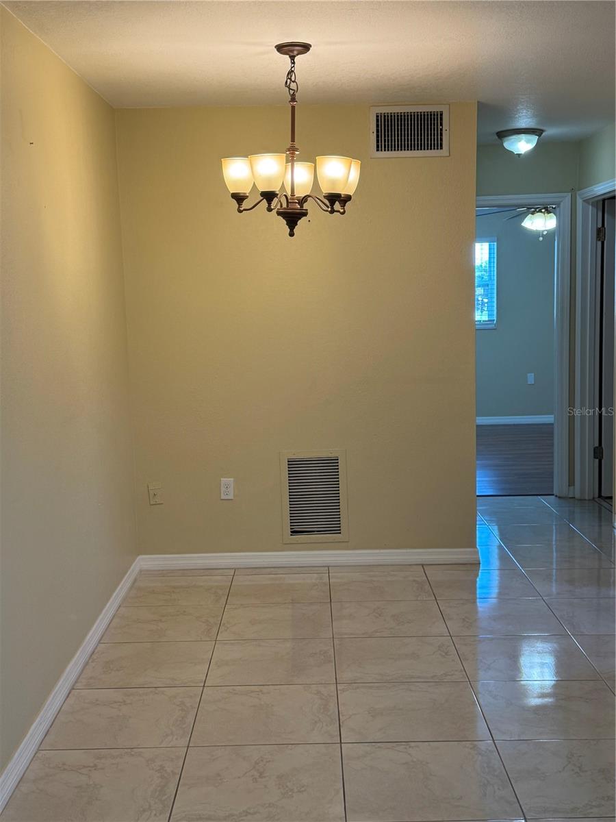 Listing photo id 7 for 350 79th Avenue N 330