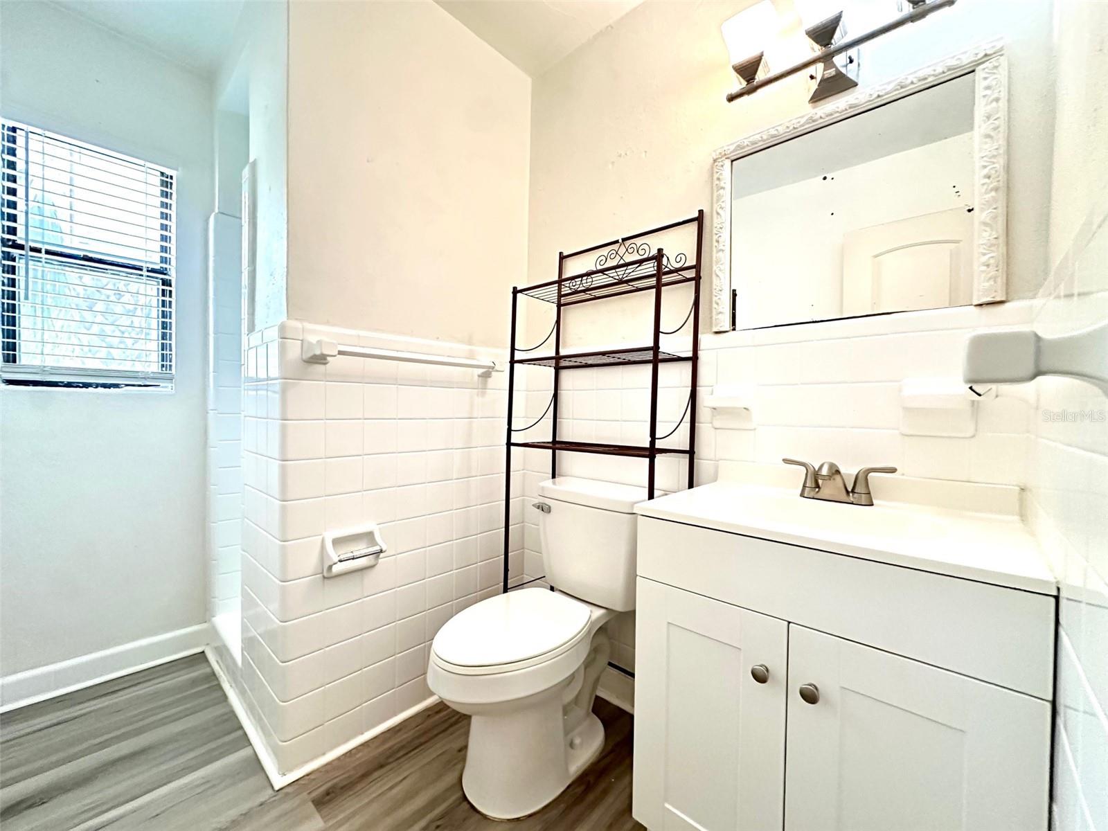 Image 9 of 11 For 1102 Sunset Point Road 2