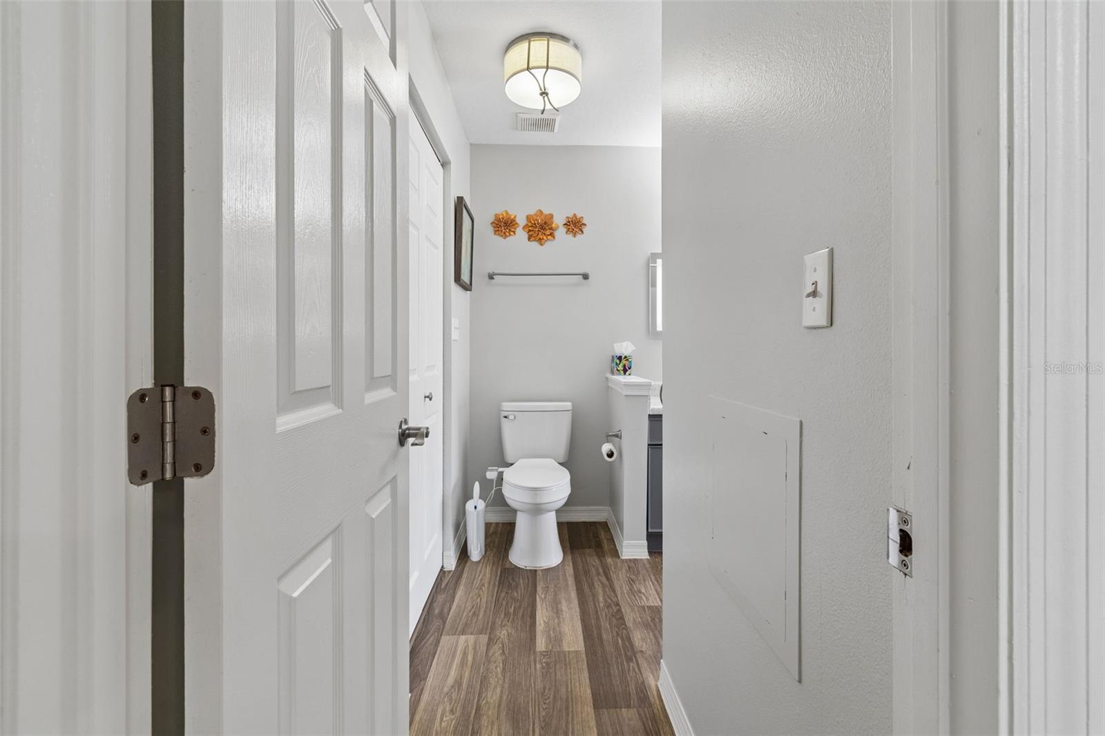 Image 31 of 79 For 10576 Windsor Lake Court 41