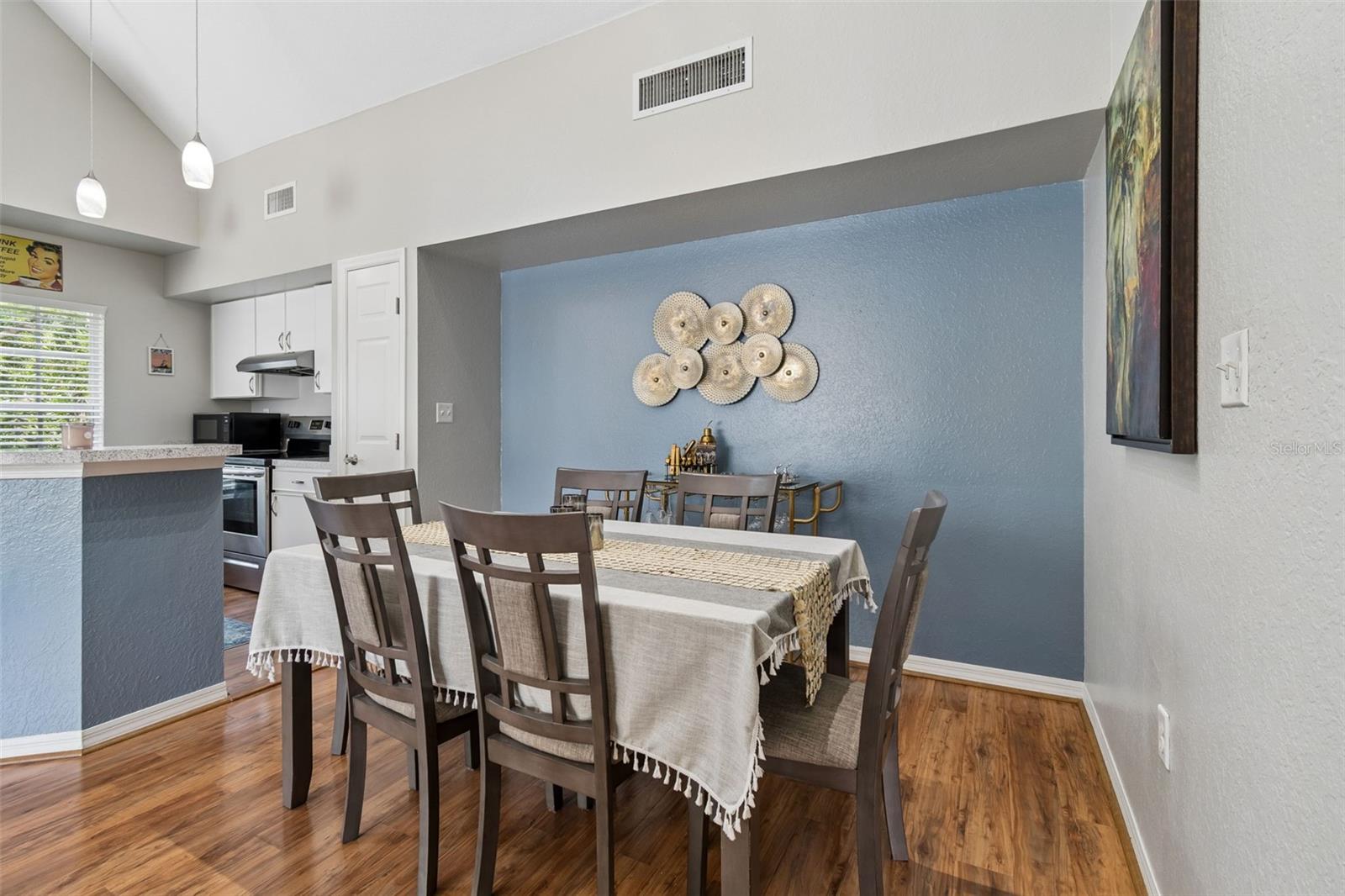 Image 6 of 79 For 10576 Windsor Lake Court 41