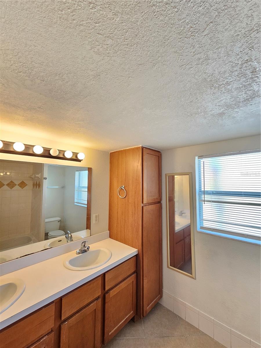 Image 11 of 17 For 1365 Drew Street 102