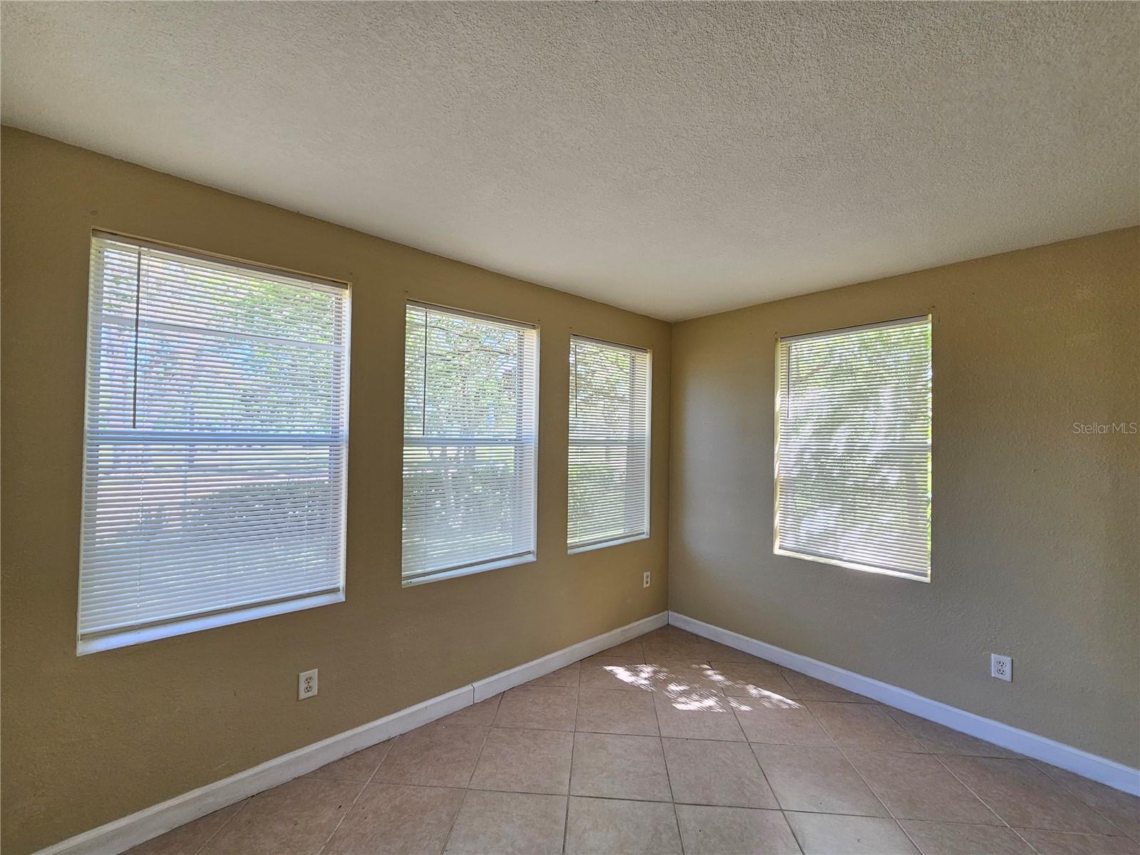 Image 13 of 17 For 1365 Drew Street 102