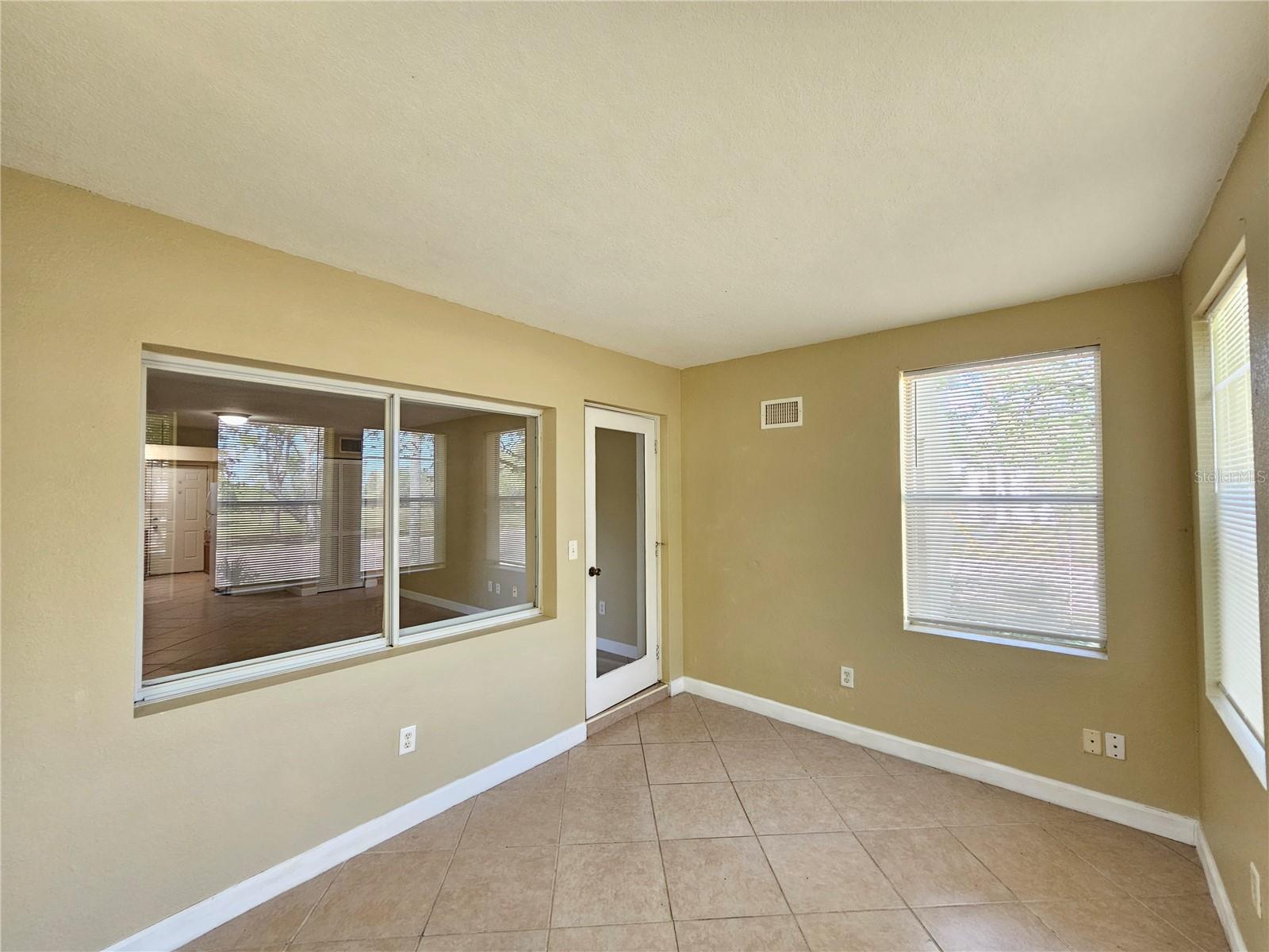 Image 2 of 17 For 1365 Drew Street 102