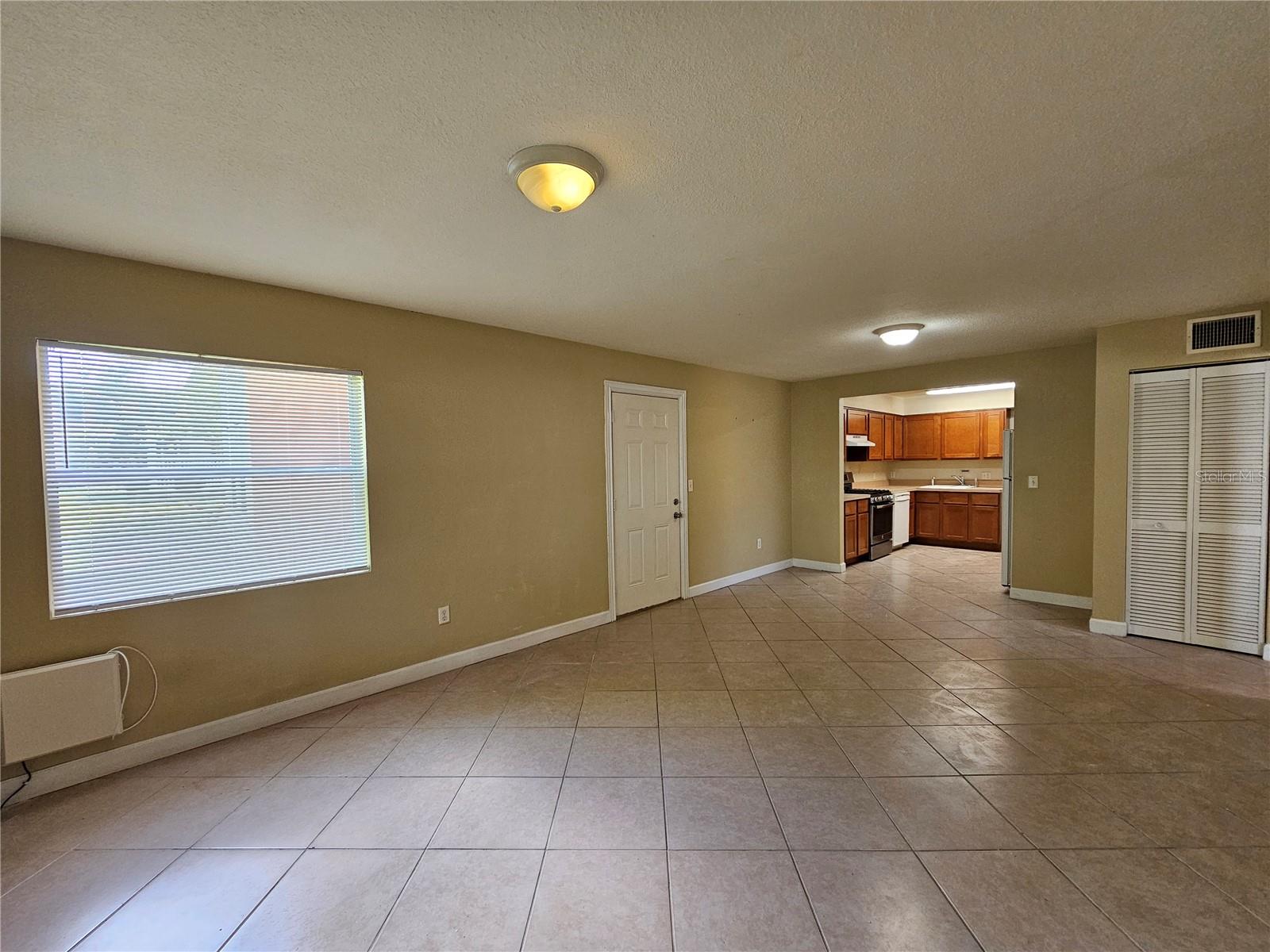 Image 5 of 17 For 1365 Drew Street 102