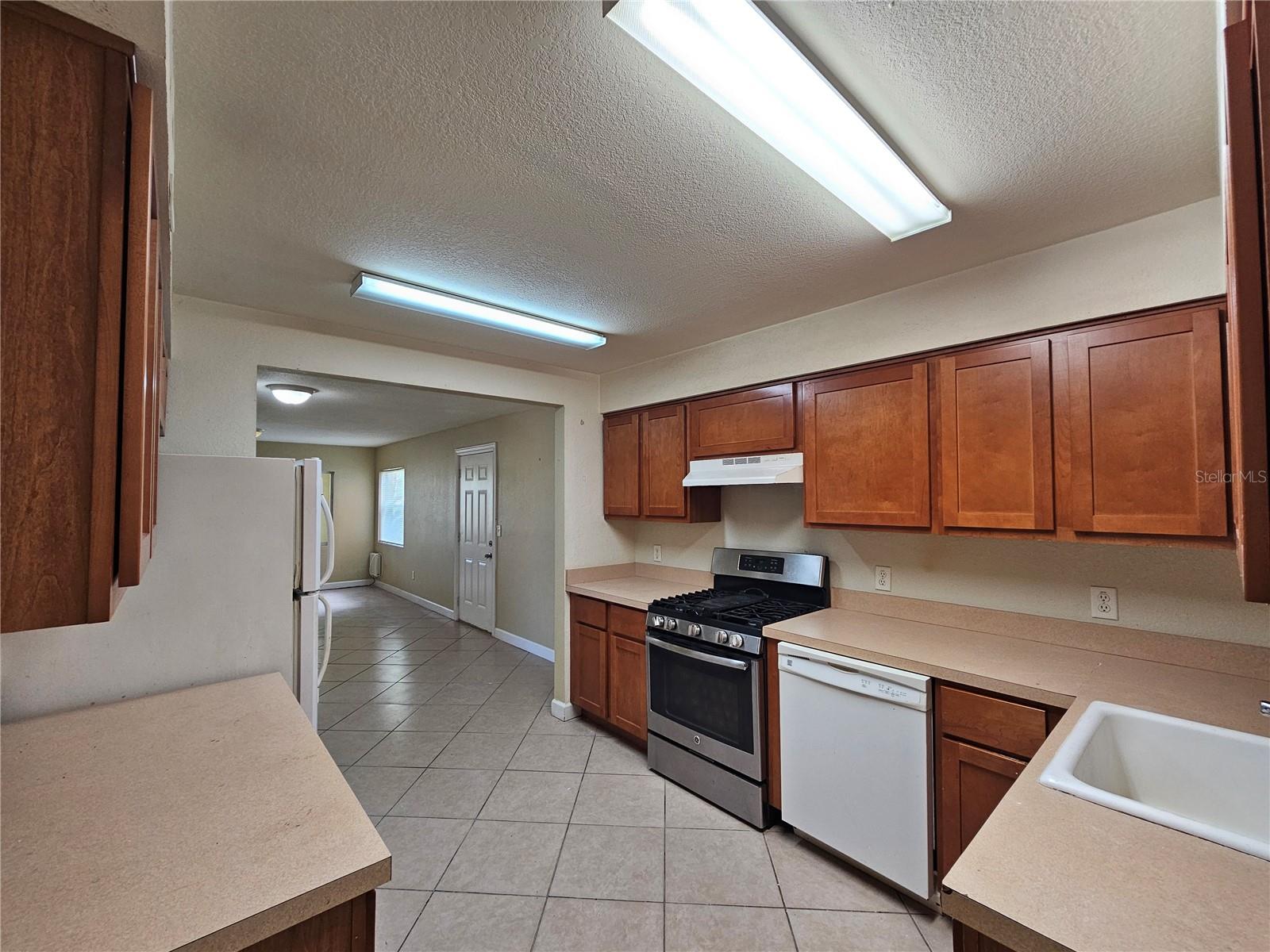 Image 6 of 17 For 1365 Drew Street 102