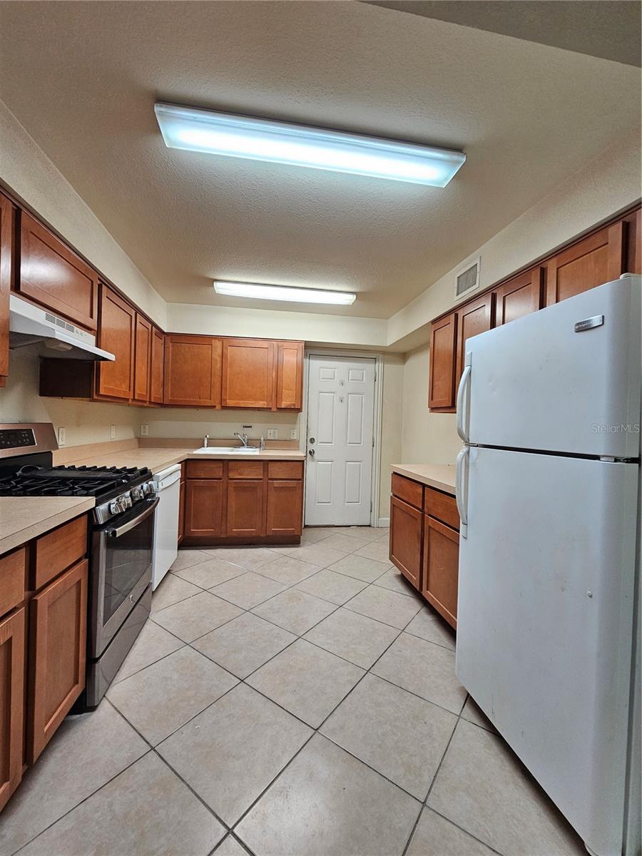 Image 7 of 17 For 1365 Drew Street 102