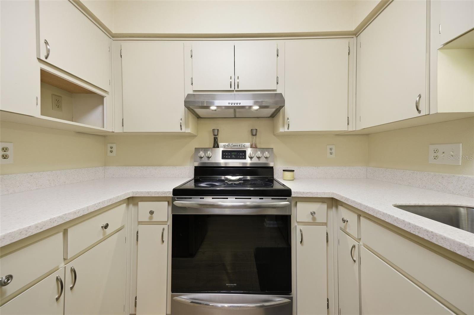 Image 11 of 36 For 2690 Coral Landings Boulevard 133