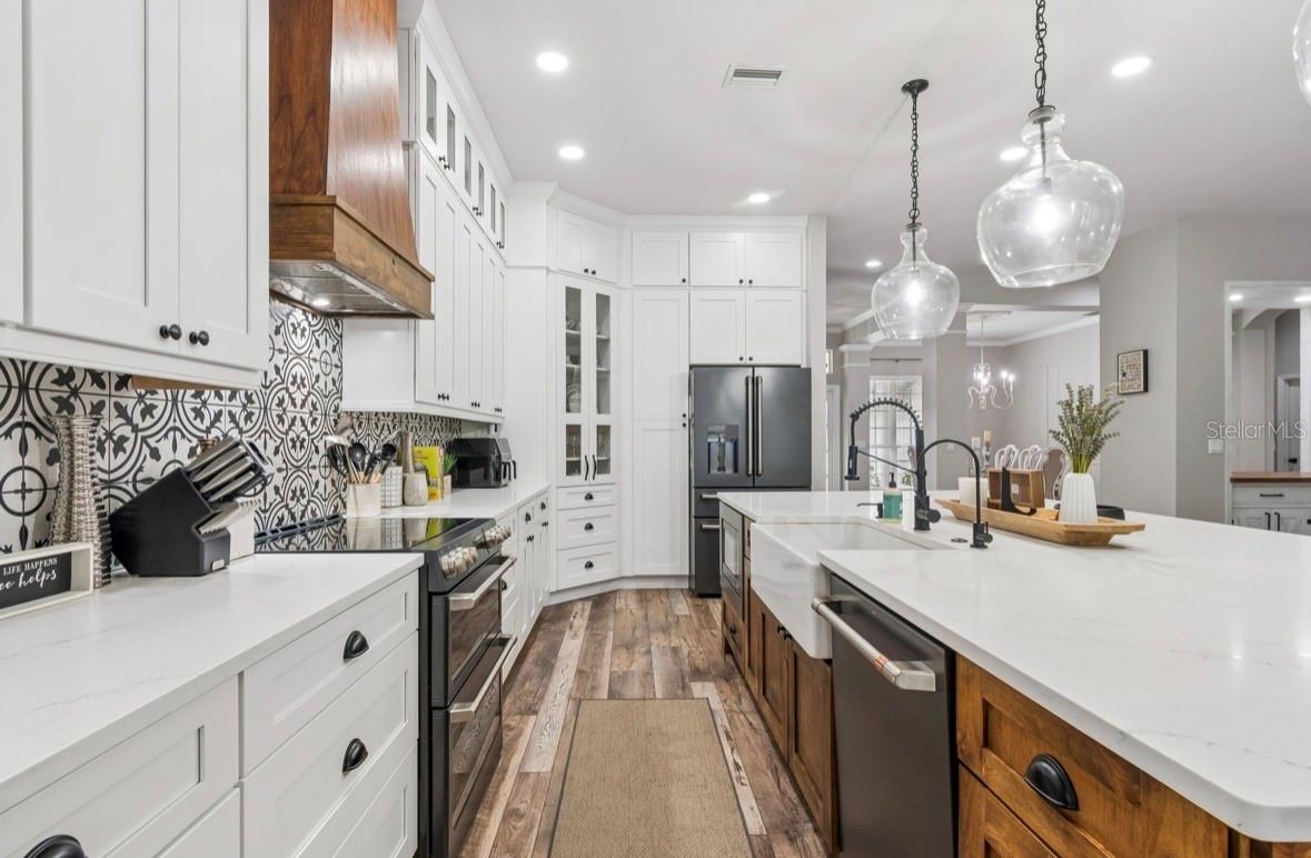 Image 10 of 76 For 19127 Centre Rose Boulevard