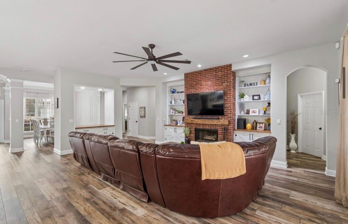 Image 15 of 76 For 19127 Centre Rose Boulevard