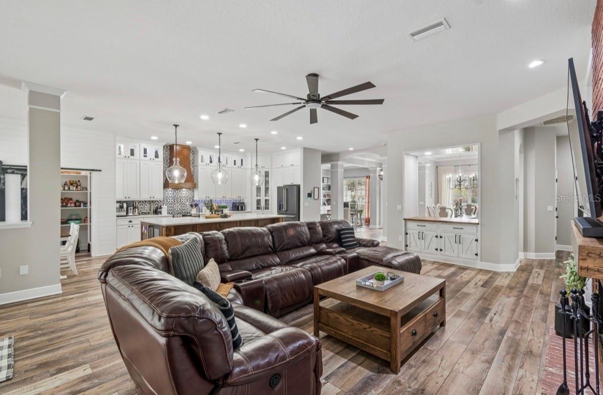 Image 16 of 76 For 19127 Centre Rose Boulevard