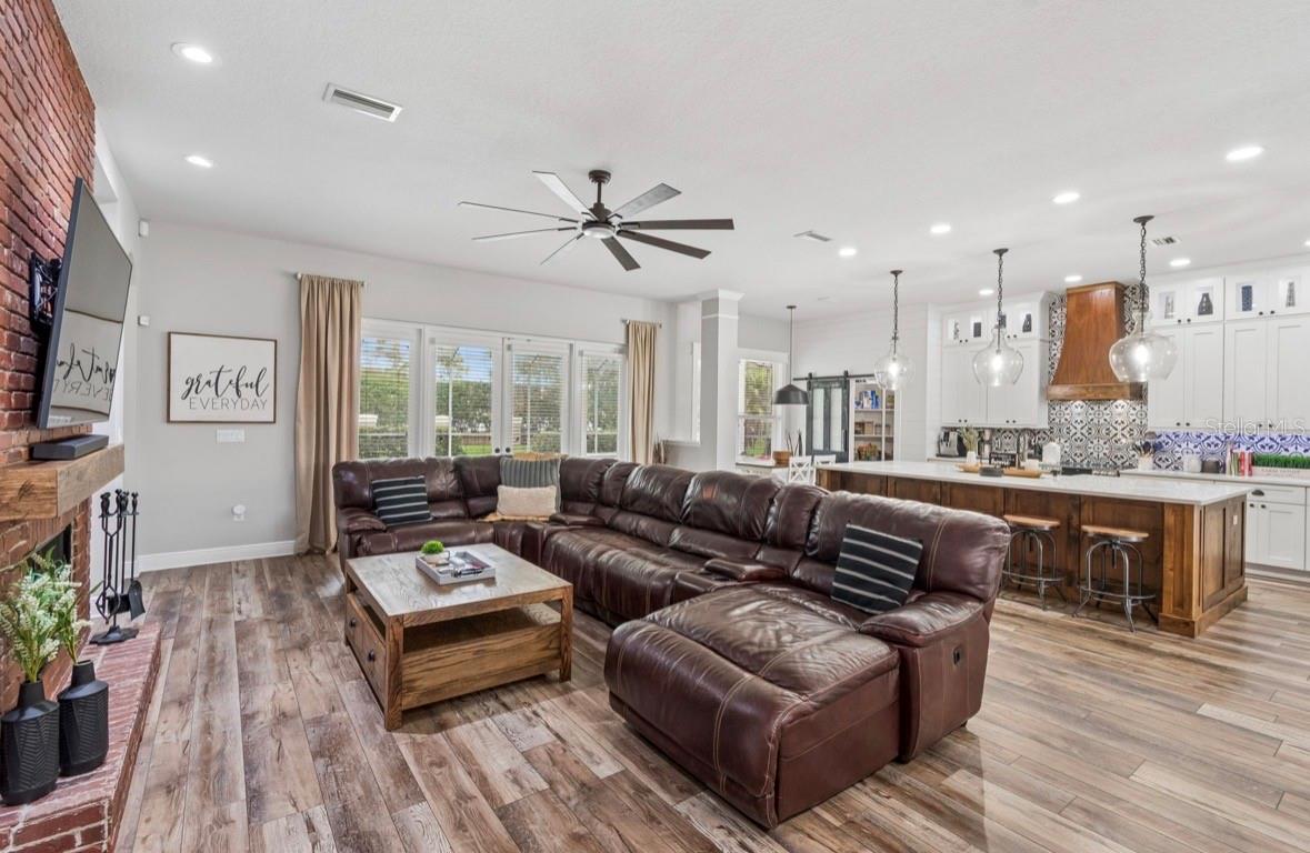 Image 17 of 76 For 19127 Centre Rose Boulevard