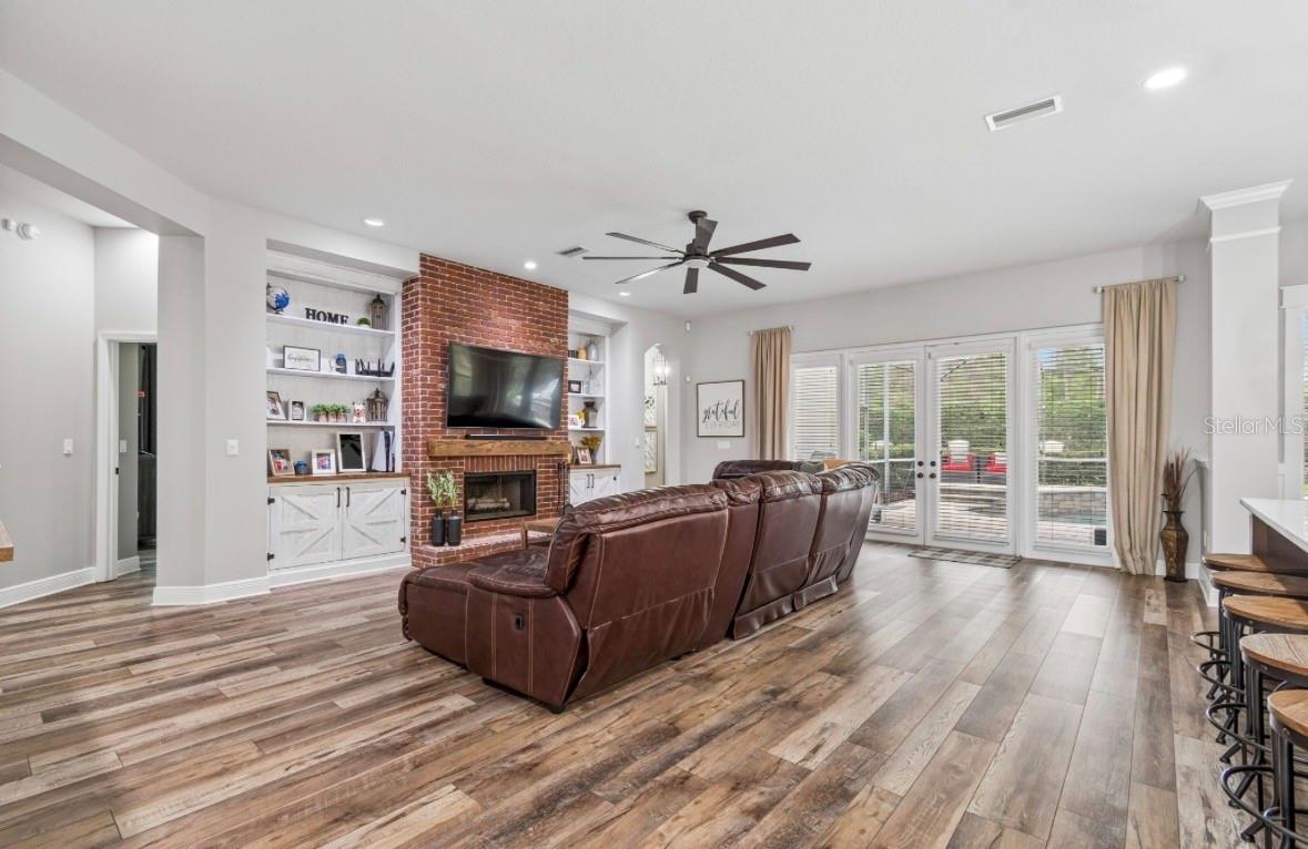 Image 18 of 76 For 19127 Centre Rose Boulevard