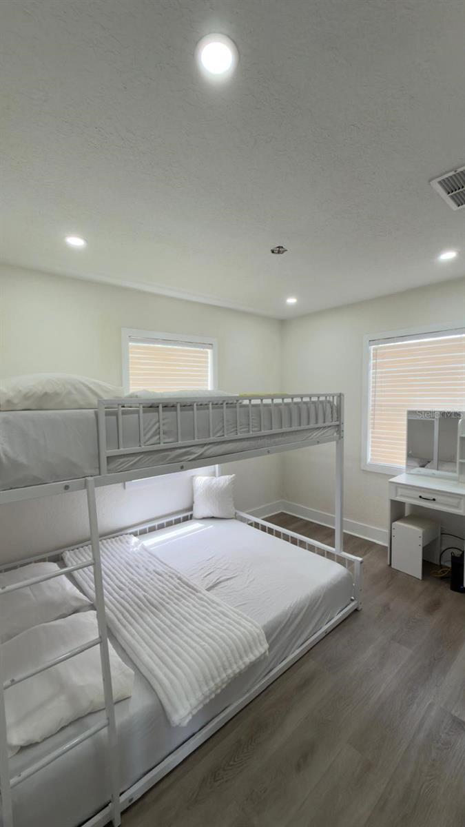 Image 17 of 23 For 2109 Navajo Avenue