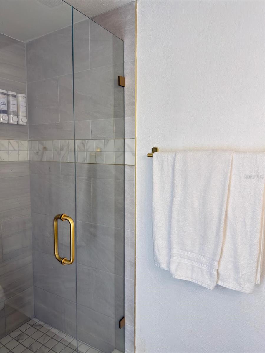 Image 20 of 23 For 2109 Navajo Avenue