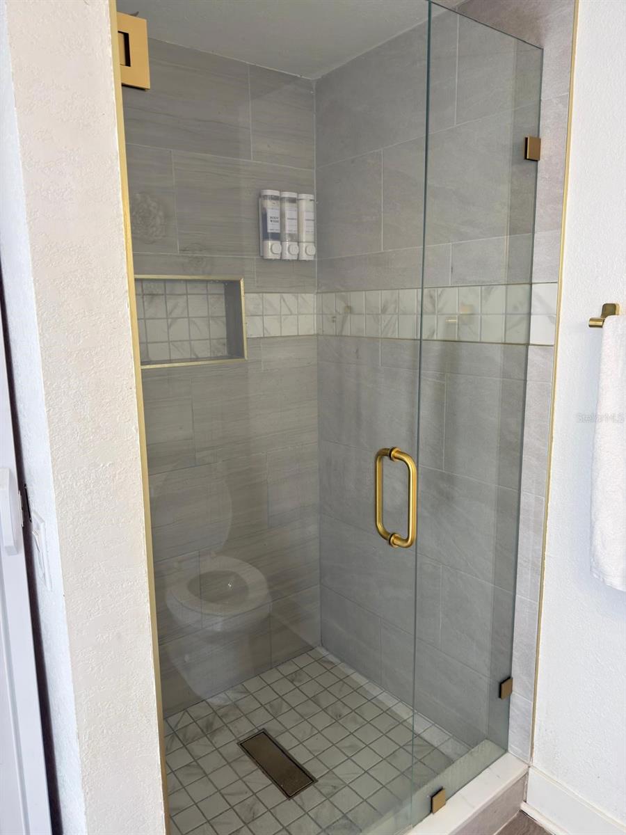 Image 21 of 23 For 2109 Navajo Avenue