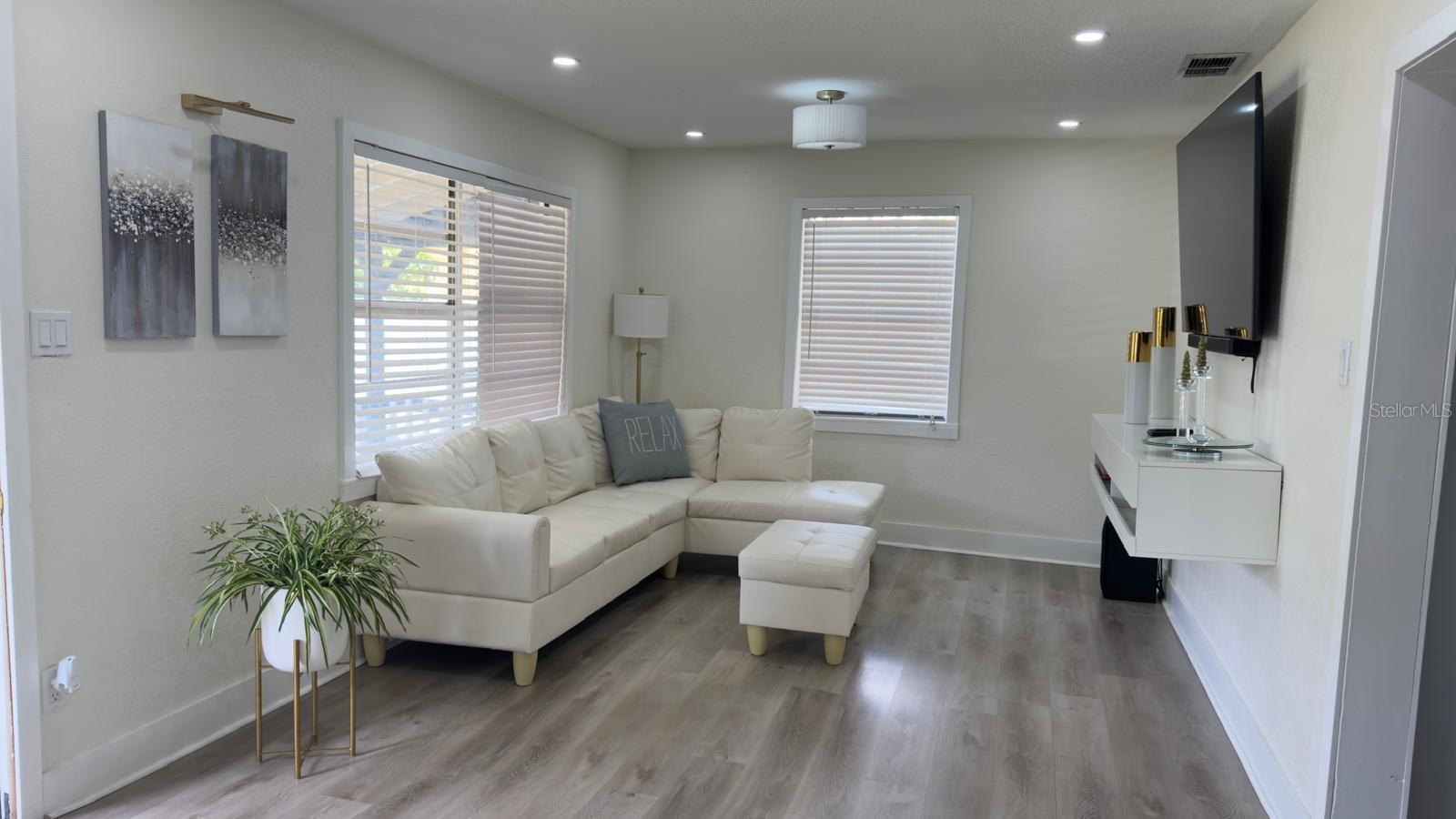 Image 3 of 23 For 2109 Navajo Avenue