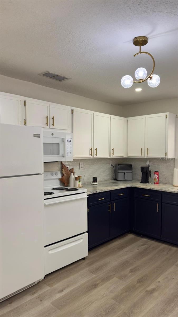 Image 6 of 23 For 2109 Navajo Avenue