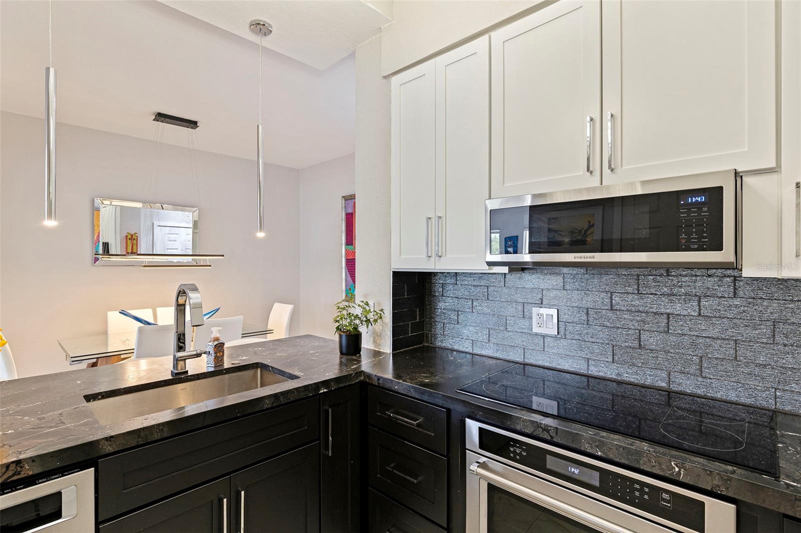 Image 10 of 38 For 200 4th Avenue S 321