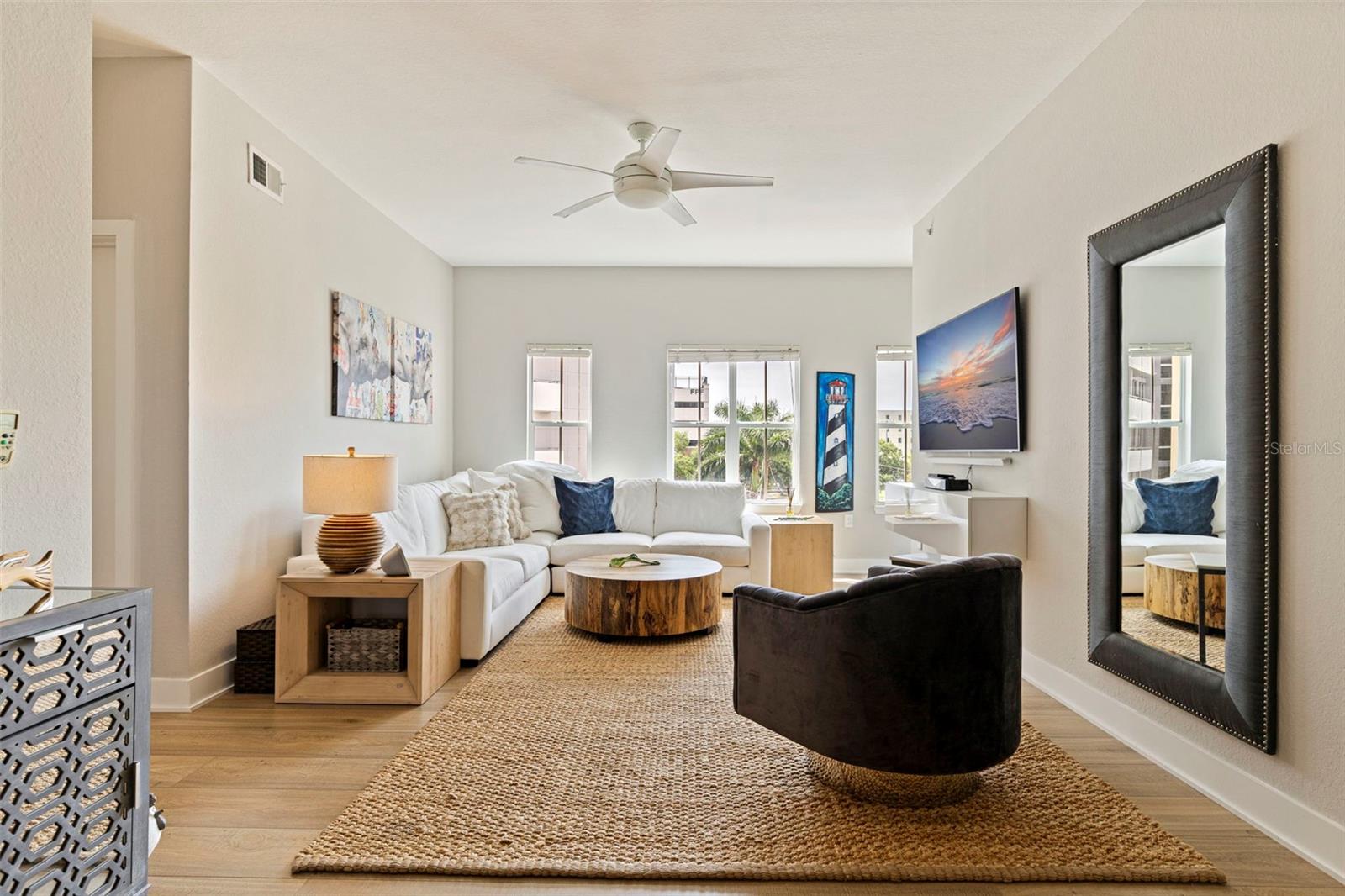 Image 11 of 38 For 200 4th Avenue S 321