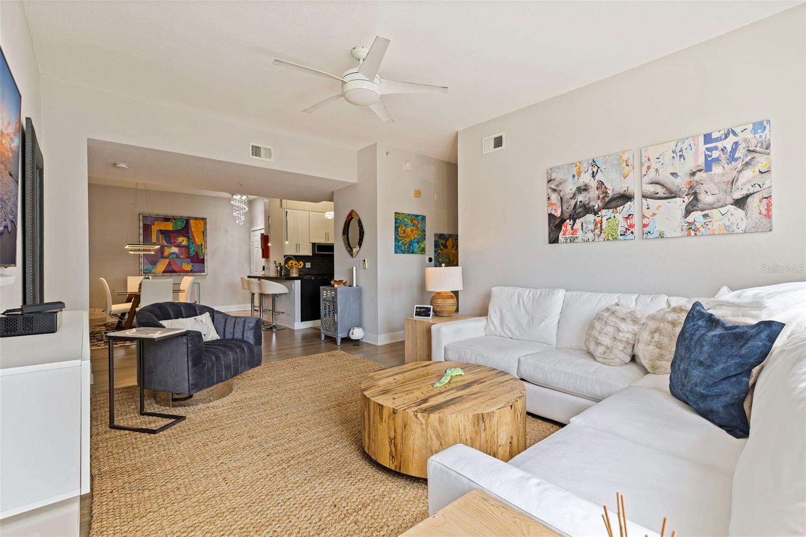 Image 14 of 38 For 200 4th Avenue S 321