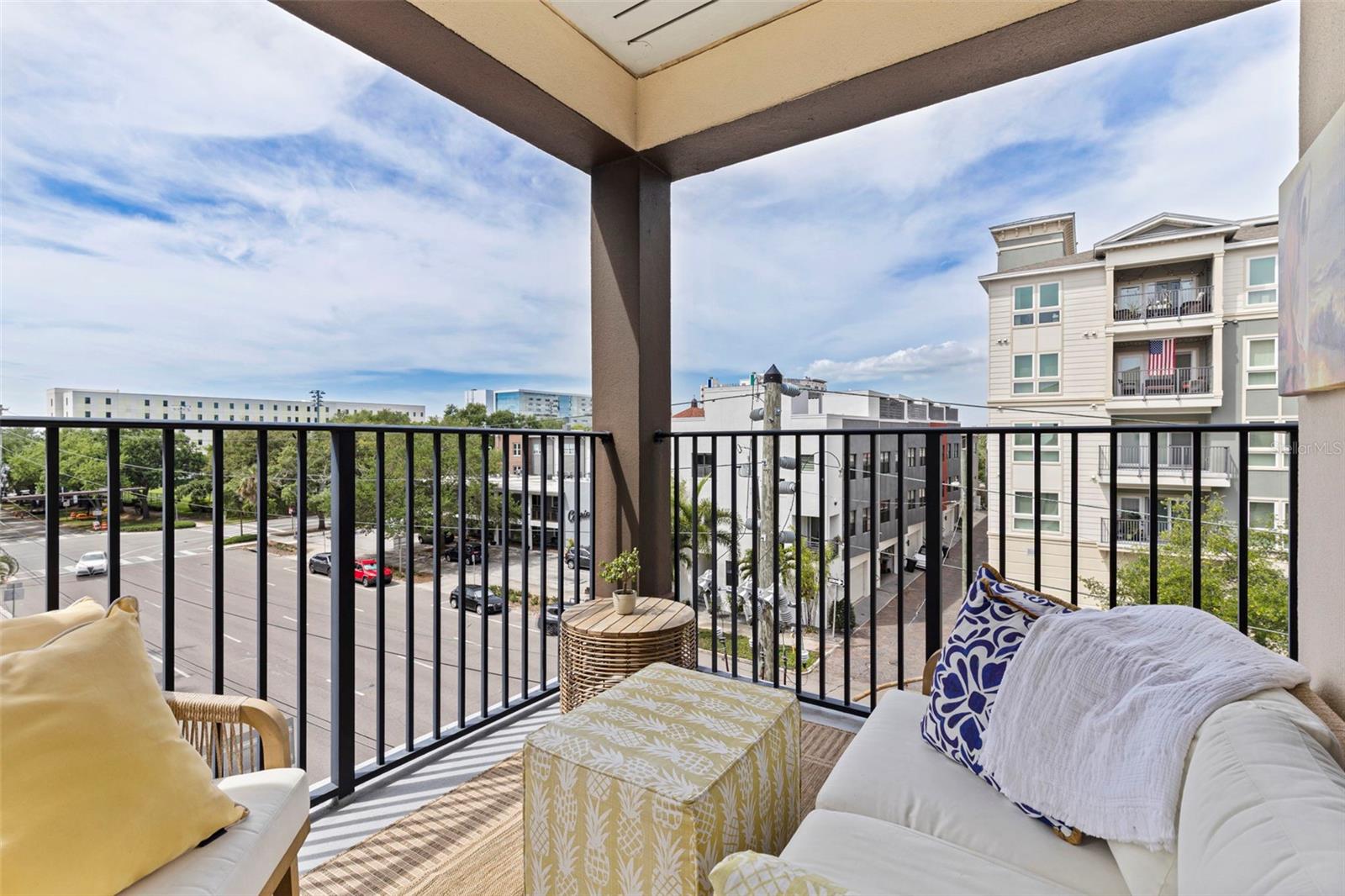 Image 15 of 38 For 200 4th Avenue S 321