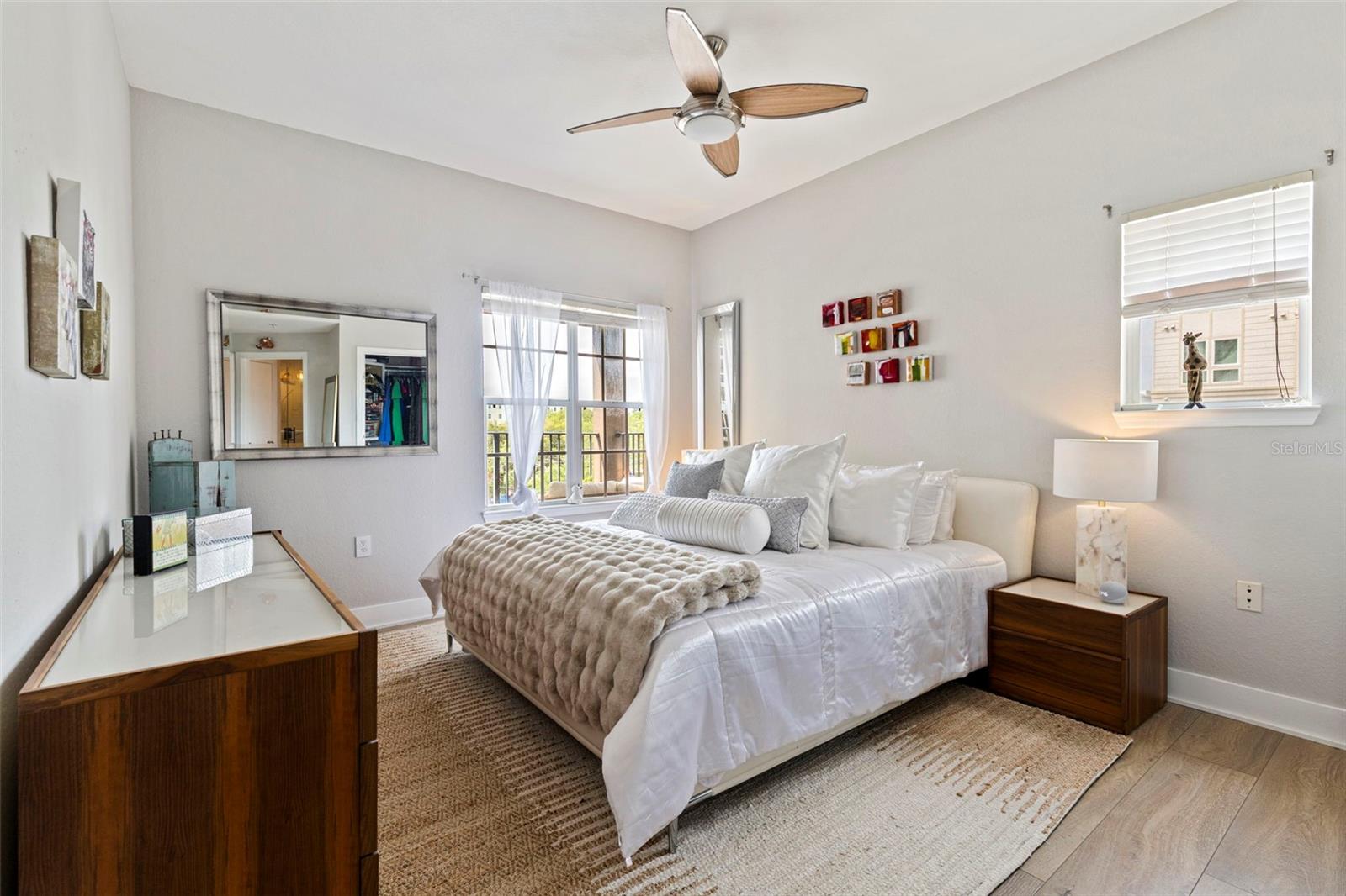 Image 18 of 38 For 200 4th Avenue S 321