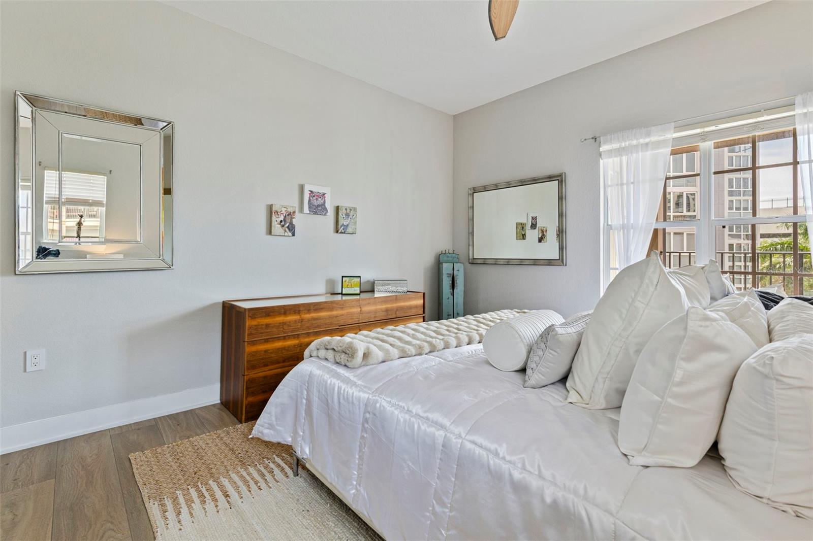 Image 19 of 38 For 200 4th Avenue S 321