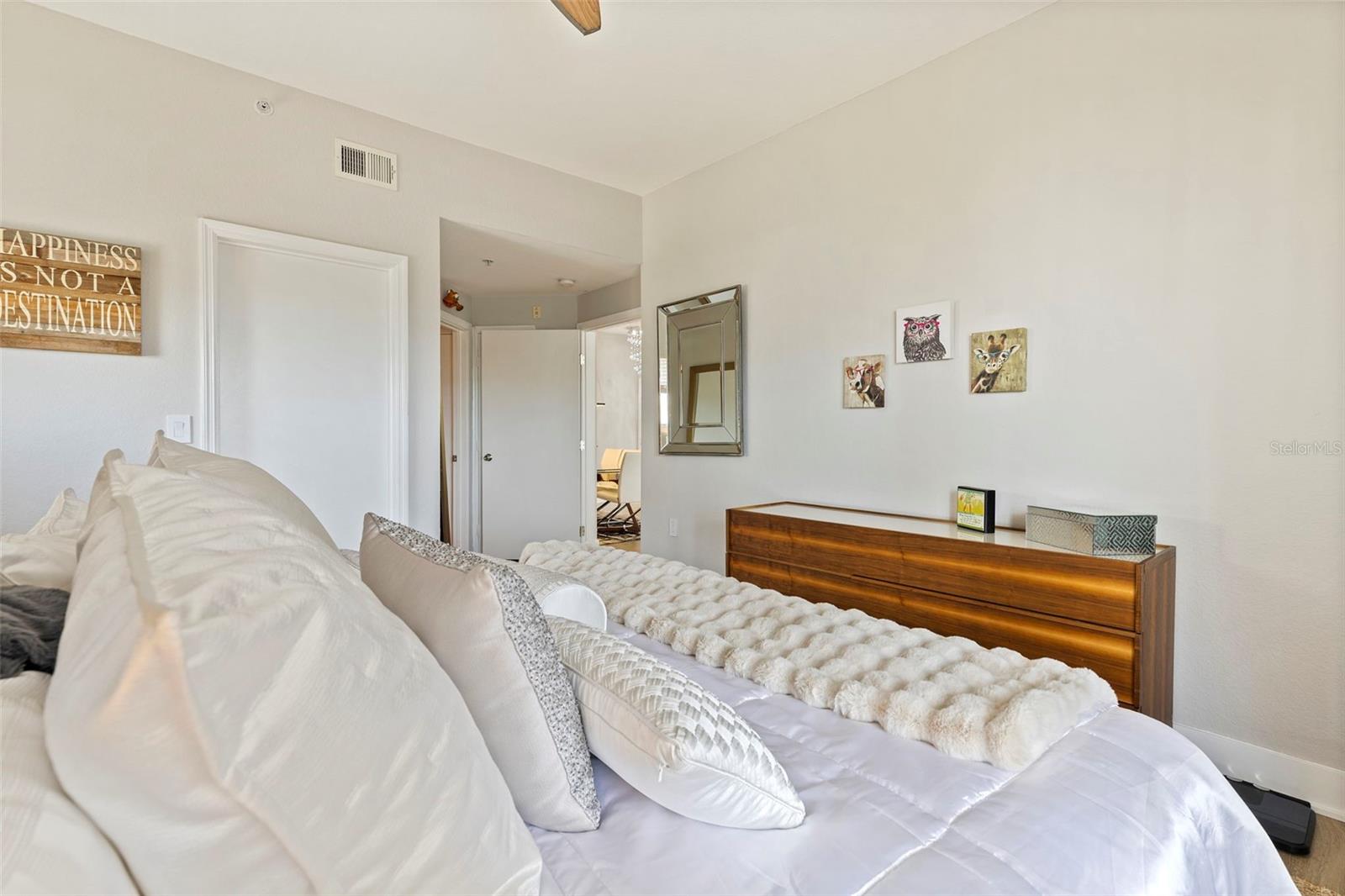 Image 20 of 38 For 200 4th Avenue S 321