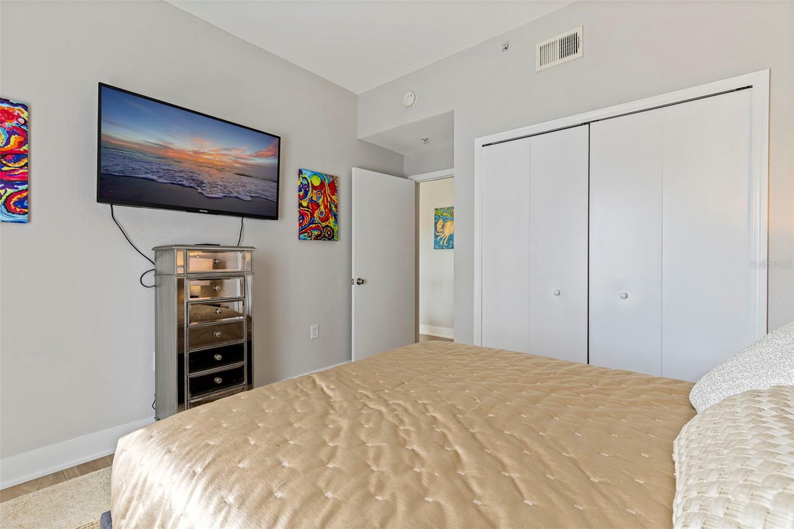 Image 23 of 38 For 200 4th Avenue S 321