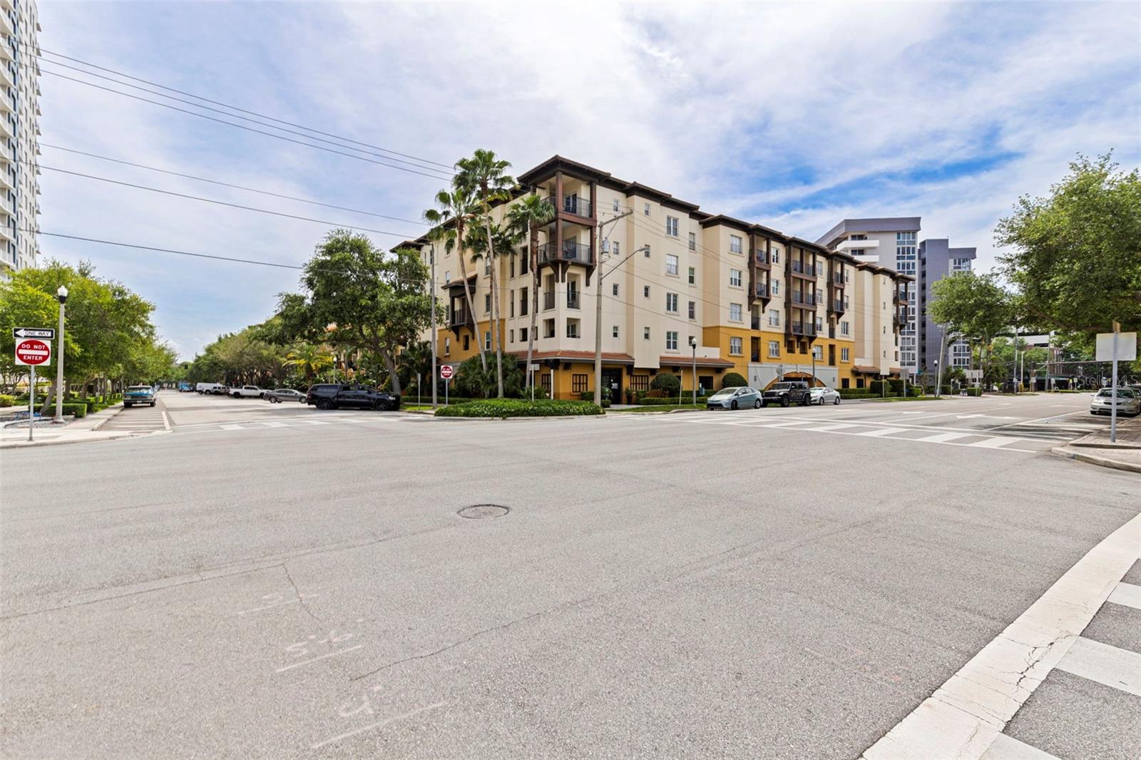 Image 35 of 38 For 200 4th Avenue S 321